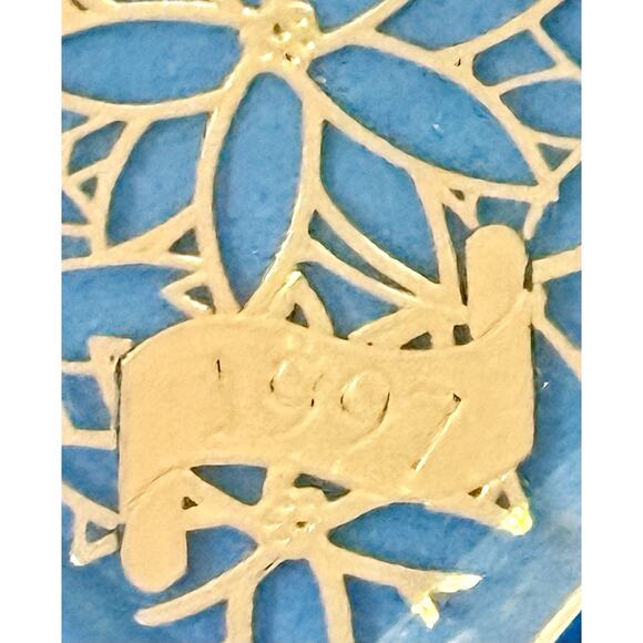 1997 Holiday Treasures Collectors’ Acrylic Lighted Candle Poinsettias Ornament - Picture 8 of 14